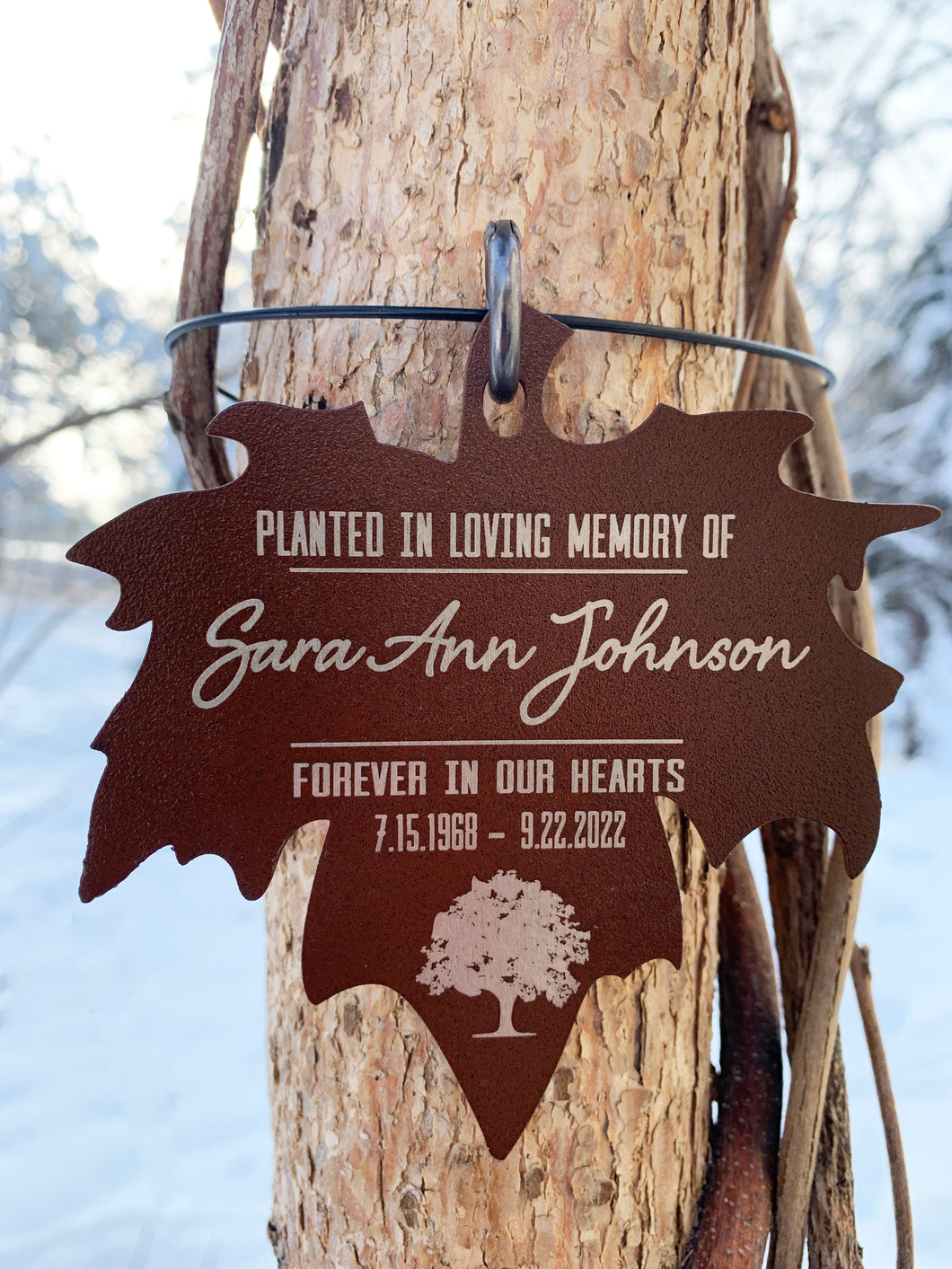 Memorial Tree Dedication Plaque, Personalized Tree Marker Sign, Maple Leaf 3 inch Metal Adjustable Custom Tree Tag in Memory of a Loved One